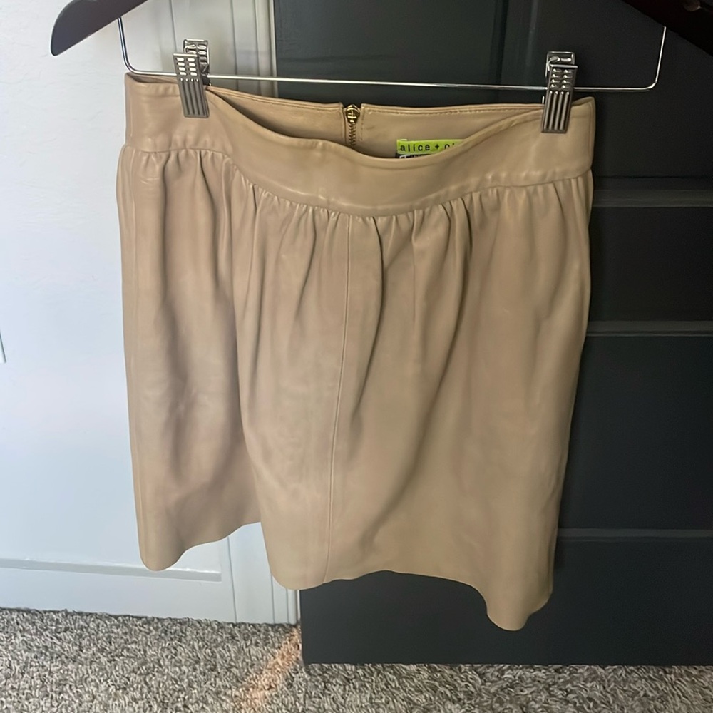 Alice + Olivia tan back zip leather mini skirt with side pockets size 2 …